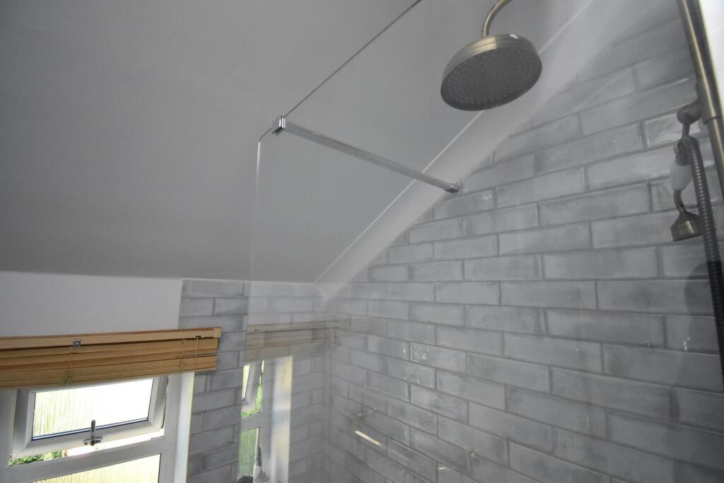 RECENTLY INSTALLED BATHROOM SUITE