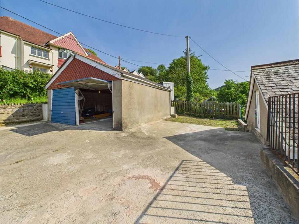 Garage &amp; Parking