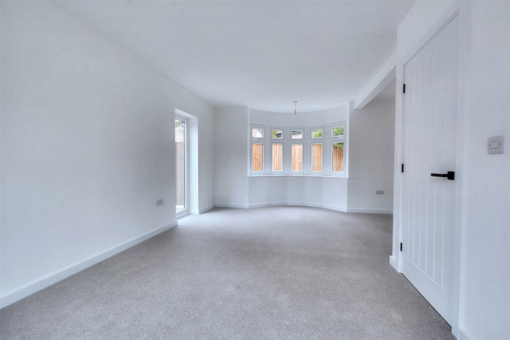 Living Room_1.jpeg