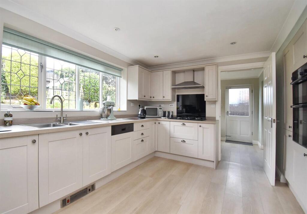 Living Kitchen/Dining Room