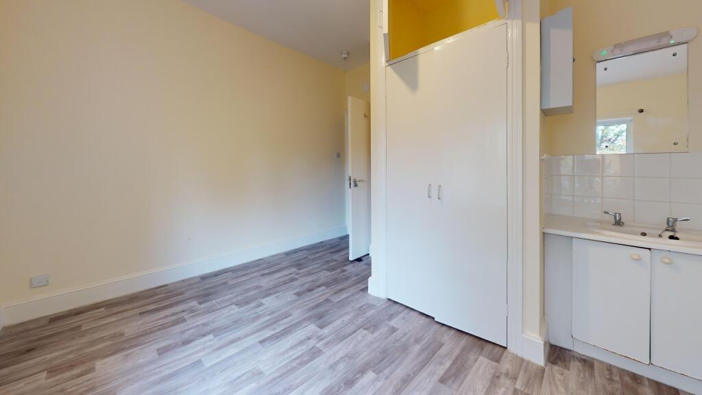 4 &amp; 6 Rosswood Gardens, Wallington SM6 8QZ