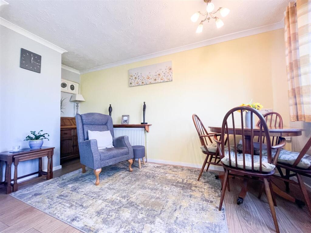 KITCHEN DINING ROOM