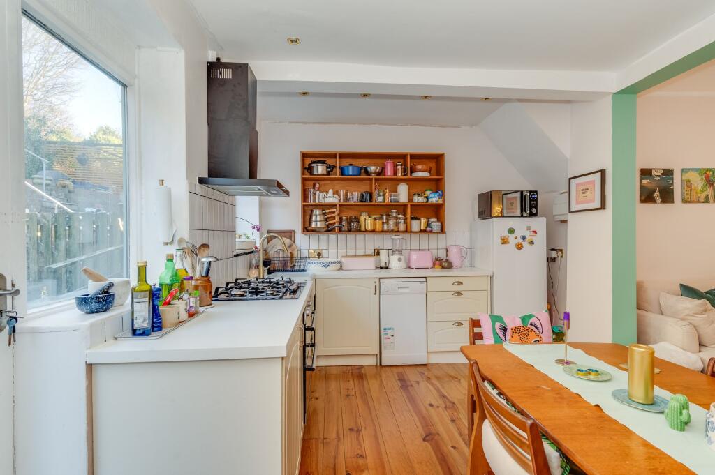 KITCHEN, DINING ROOM AND LOUNGE
