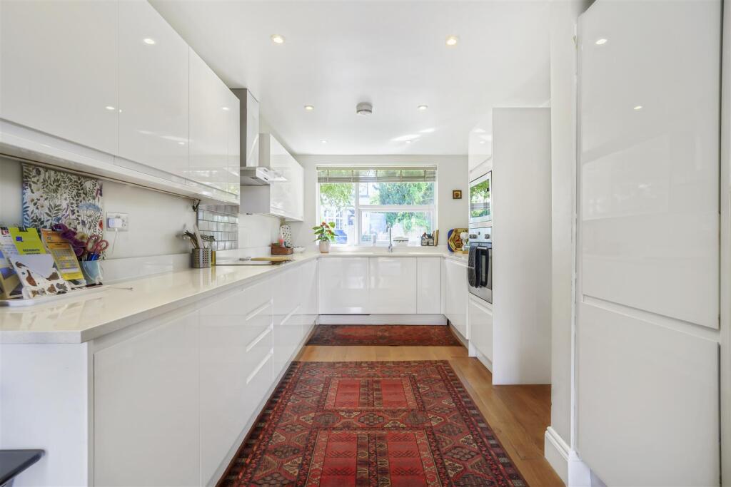 sbury_Avenue_East_Sheen__London__SW14_8JZ00003_cop