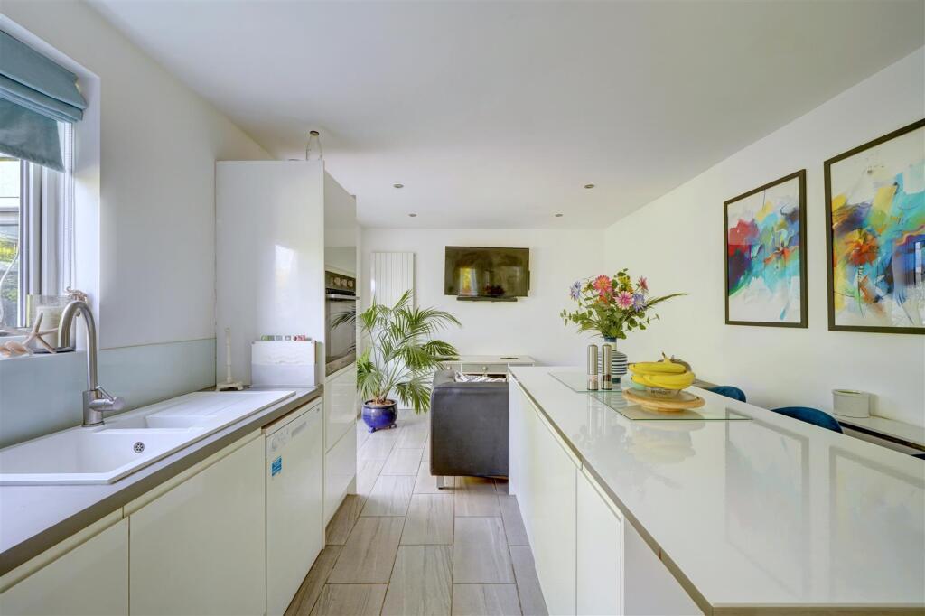 7 The Avenue (5).jpg