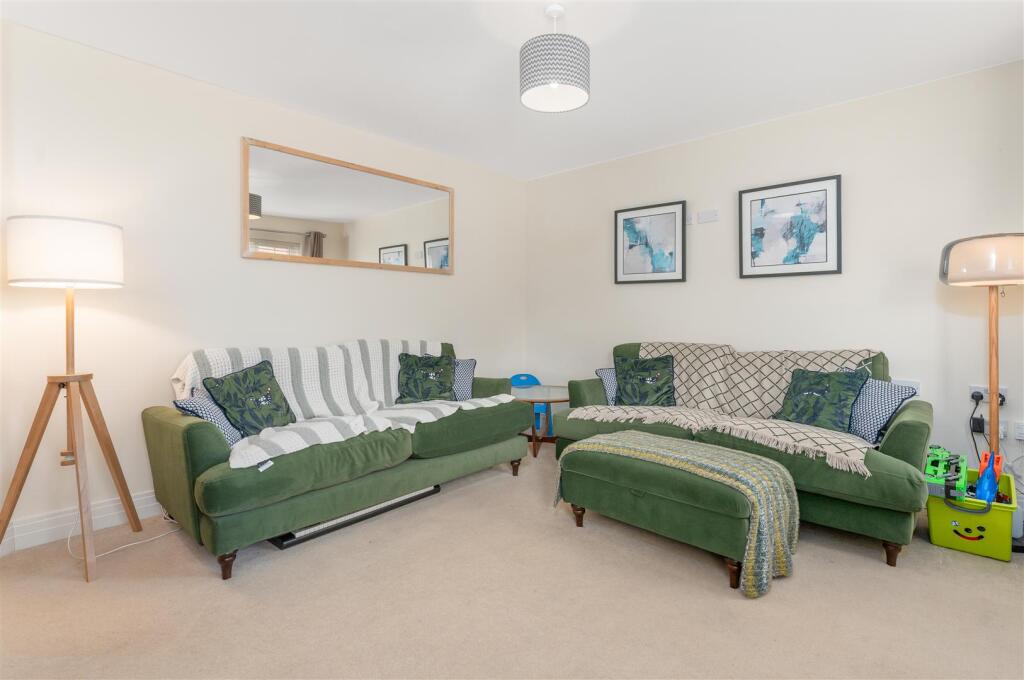 13 Claypits Close, Banbury-6.jpg