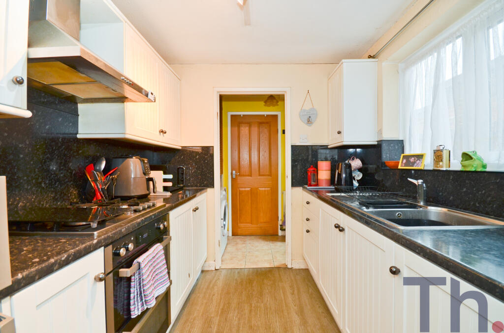 Kitchen (2).JPG