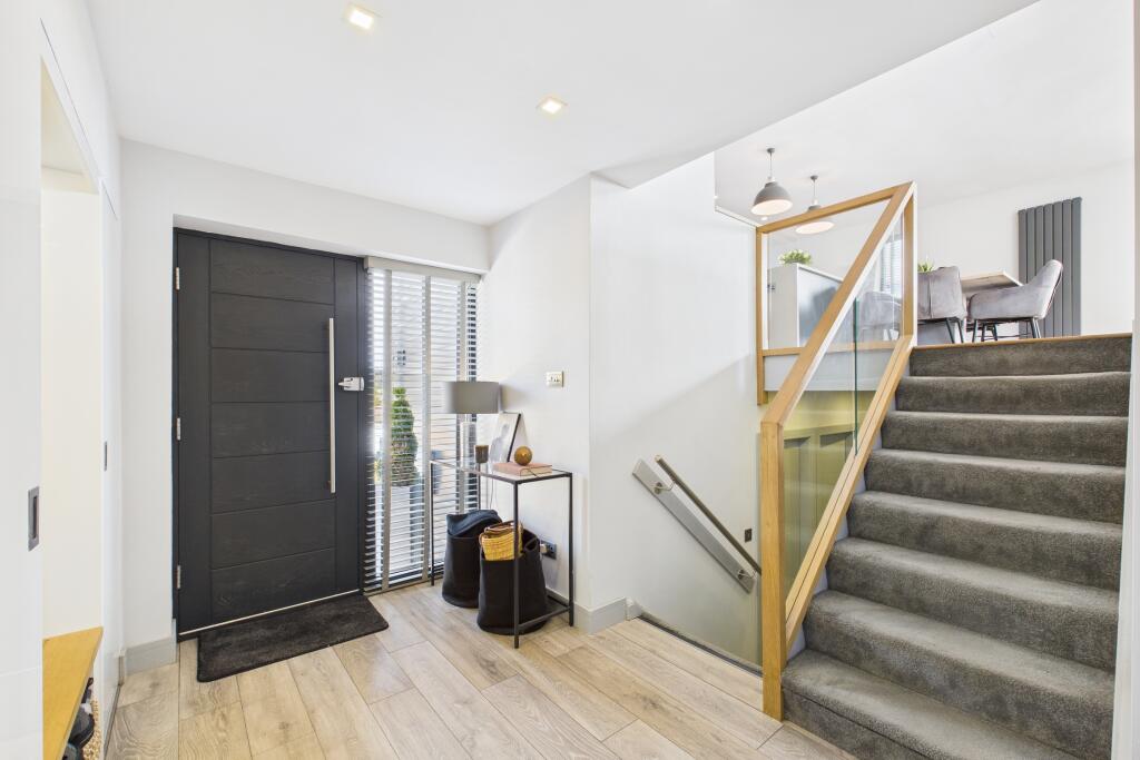 CAM04201G0-PR0088-STILL020