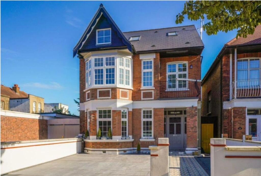 PHOTO-2022-11-02-16-18-28 2.jpg