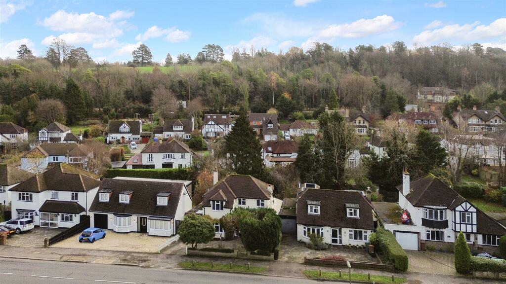OUTWOOD LANE, 54 DRONE (3).jpg