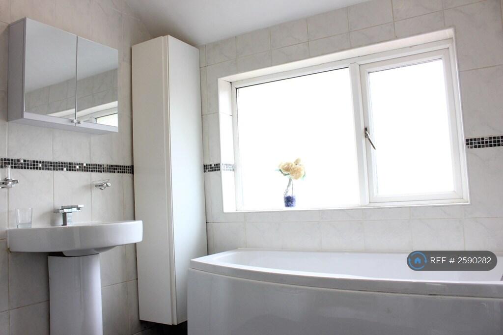 Upstairs Family Bathroom