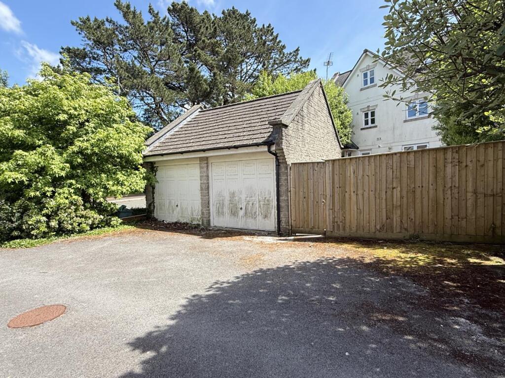 Temeraire Road 2 - Garage.jpg