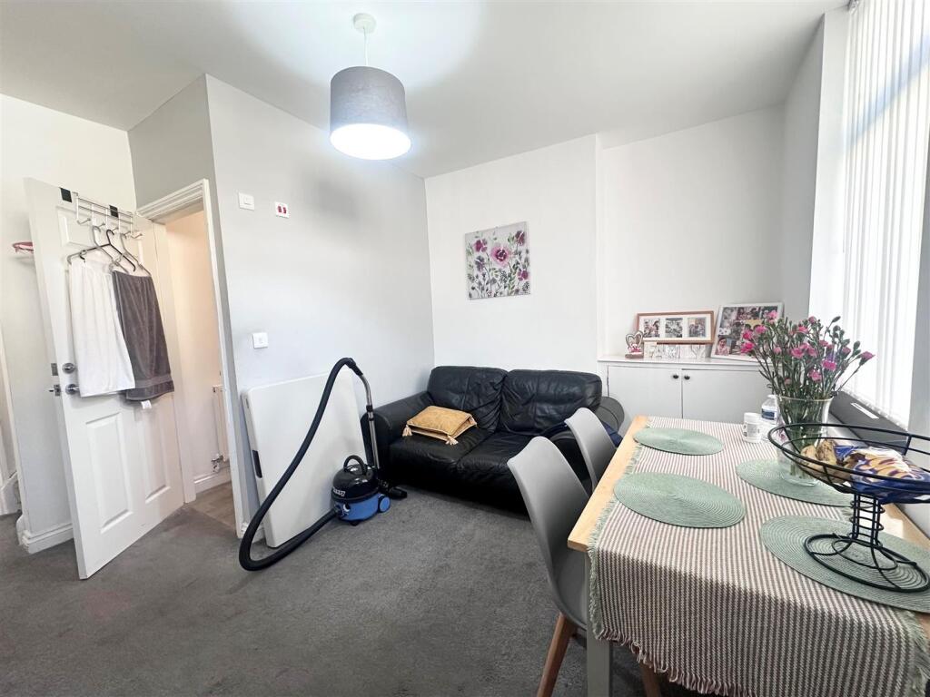 Reception Room 4.74m x 3.71m