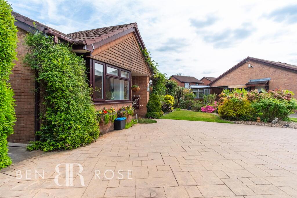 Driveway/Front Garden