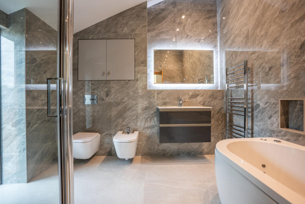 En-Suite Bathroom
