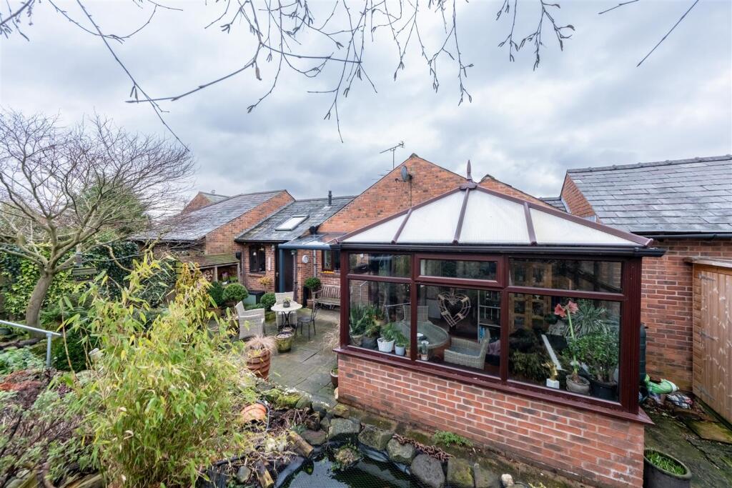 7 Hallowsgate Court-025.jpg