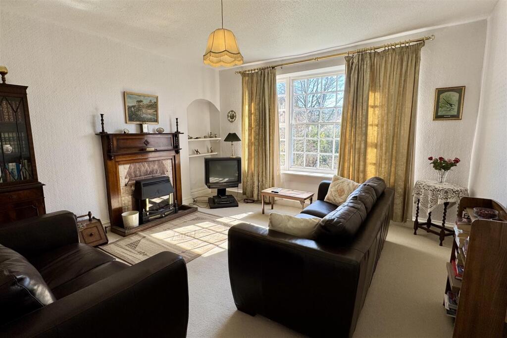 Reception/Fourth Bedroom