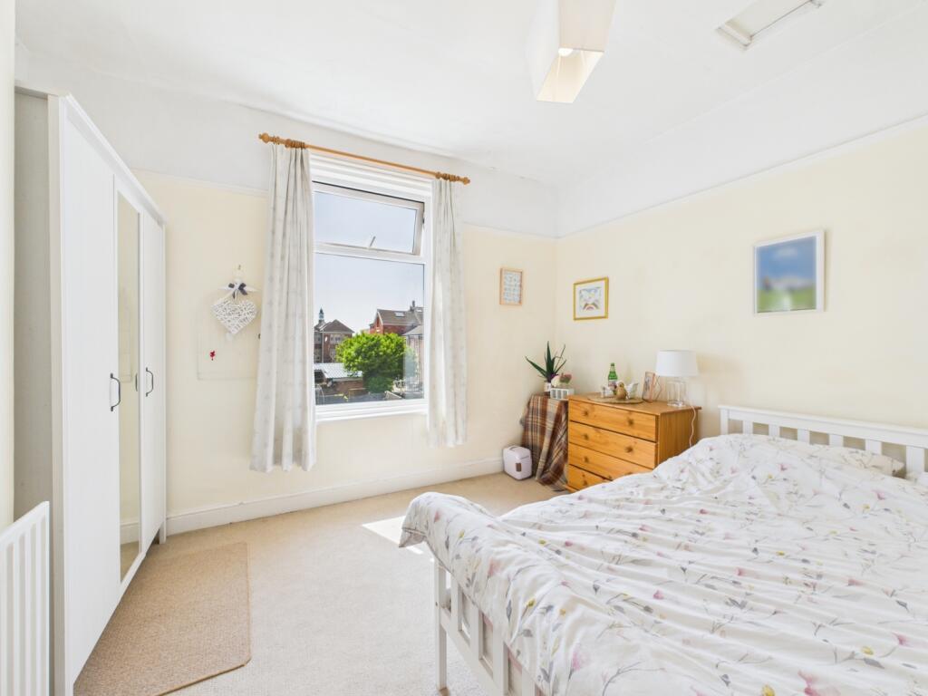 CAM02386G0-PR0133-STILL038