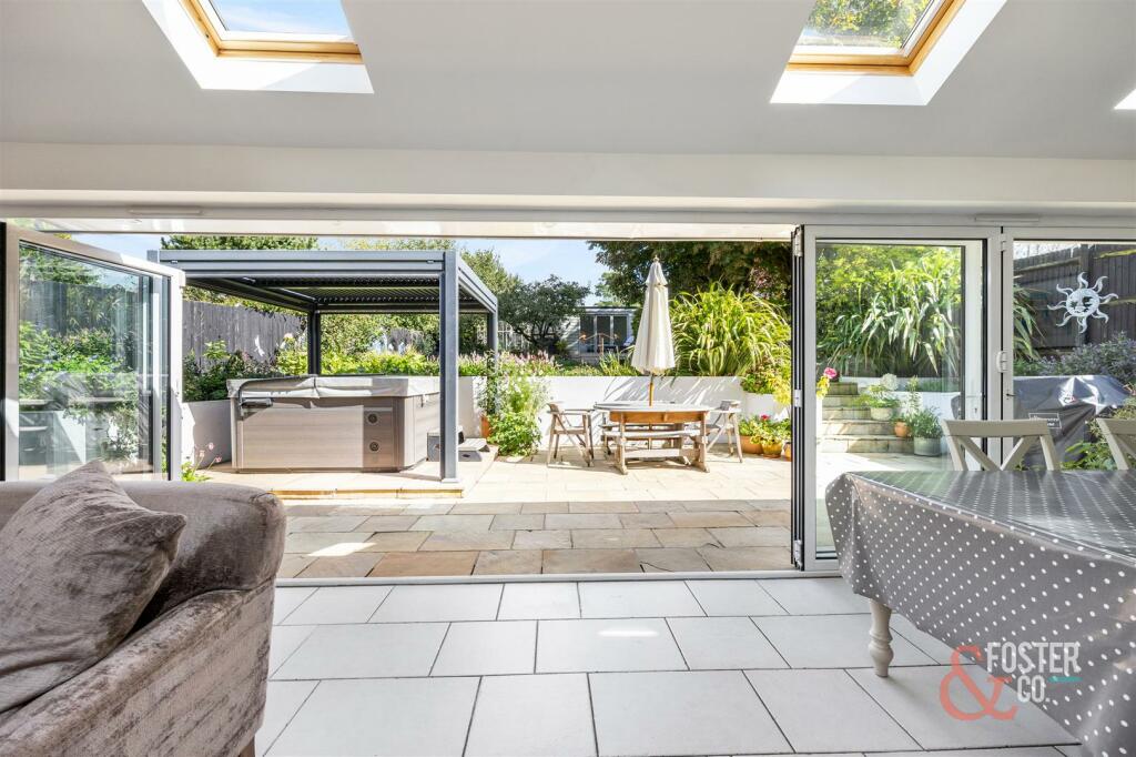 Goldstone Crescent_109-016.jpg