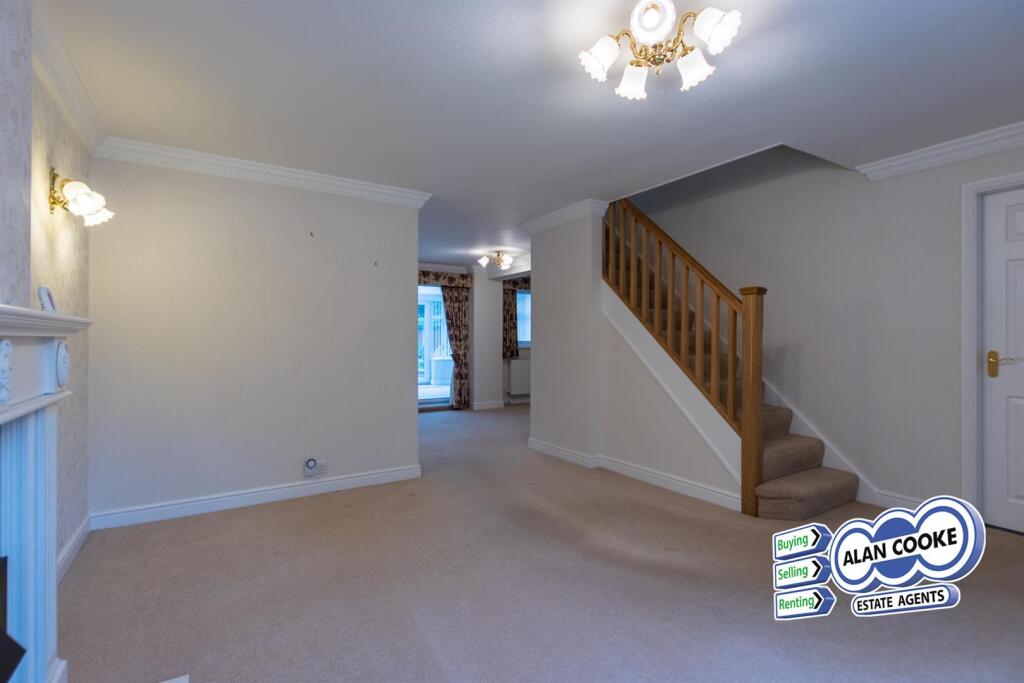 OPEN PLAN LOUNGE &amp; DINING ROOM