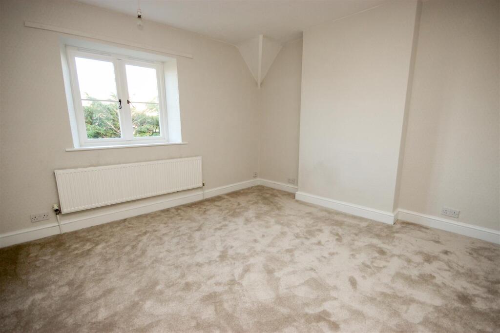 Bedroom 5.jpg