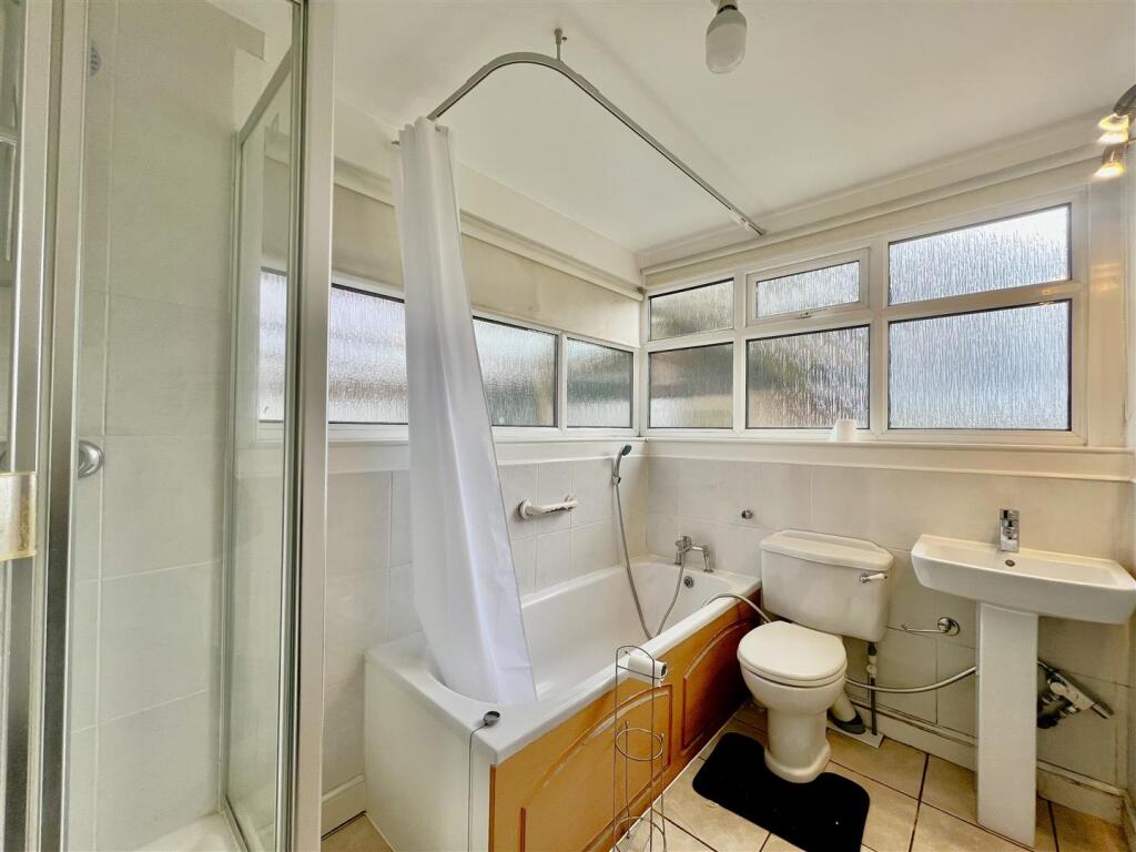 Family Bathroom/ WC