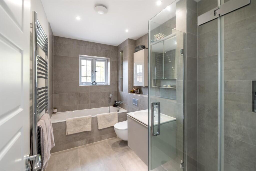 Family Bathroom 