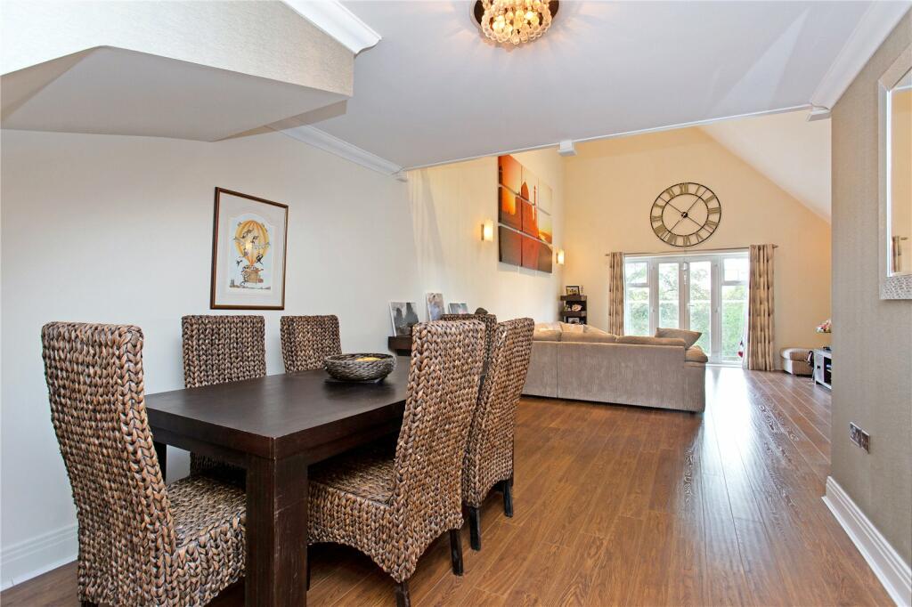 Sitting/Dining Room
