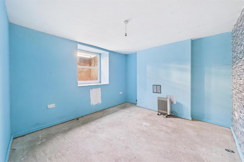 GFF, 36, Seymour Road Easton, Bristol, BS5 0UN | L