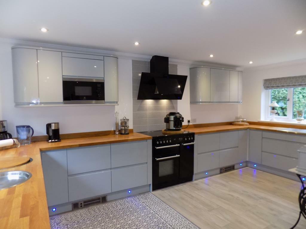 LUXURY FITTED KITCHEN/DINER
