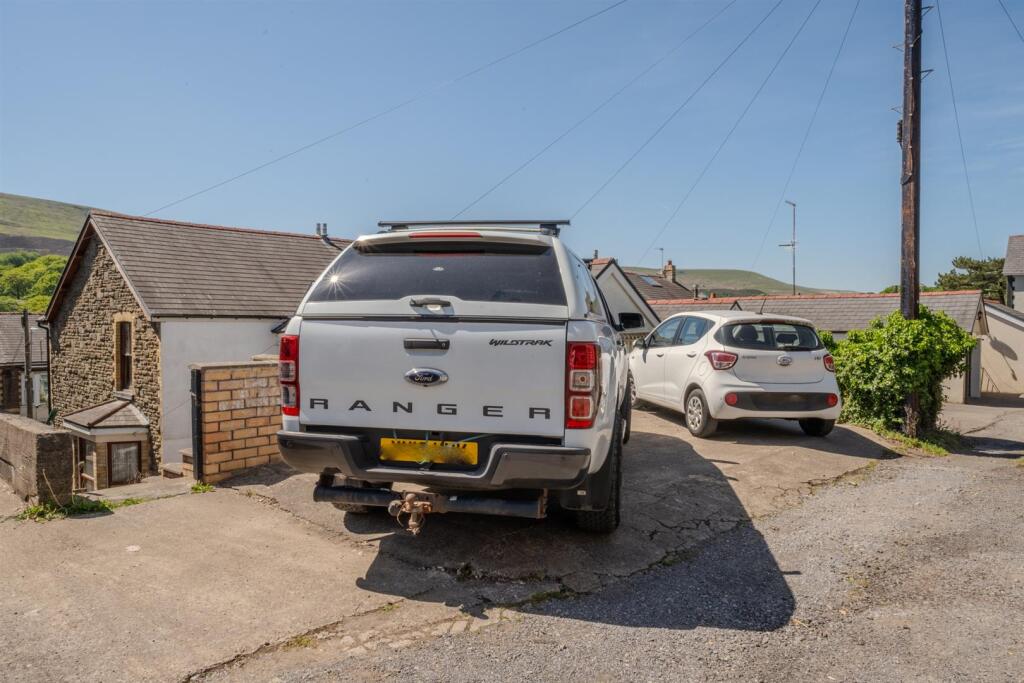 8 Cwmavon Road-23.jpg