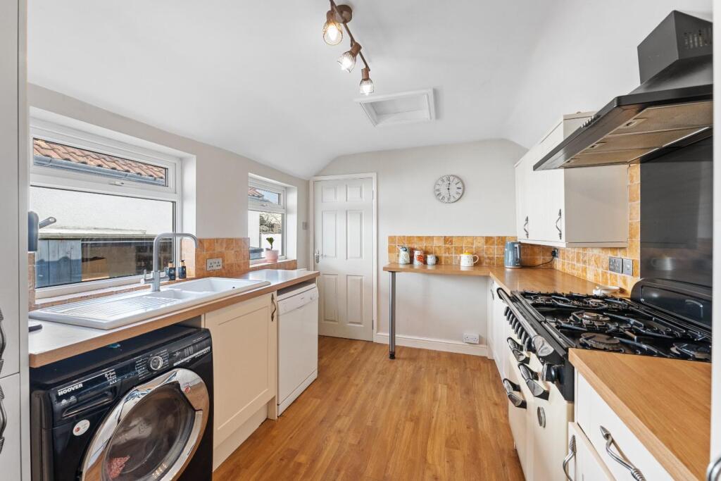 1.5 - kitchen.jpg