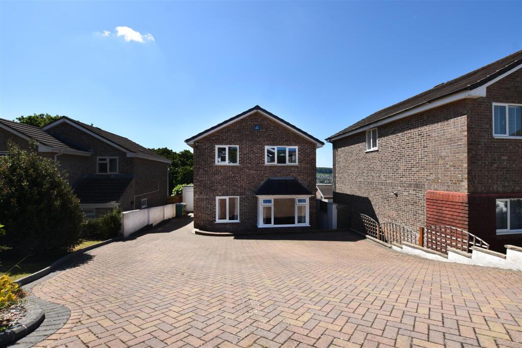 Front of house 2.jpg