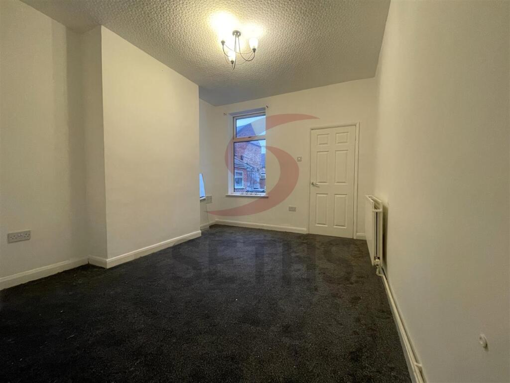 DINING ROOM.jpg