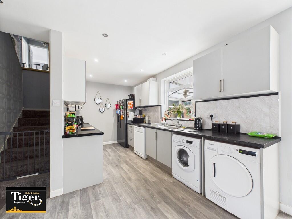 CAM02176G0-PR0641...