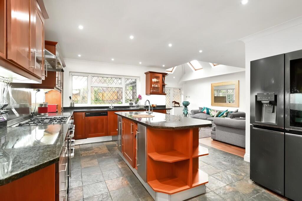 27 The Droveway BN3 (10).jpg