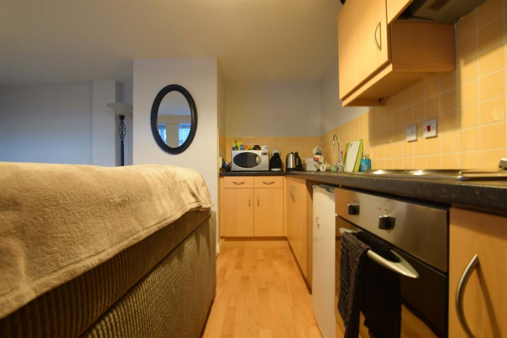 Lounge/Kitchen
