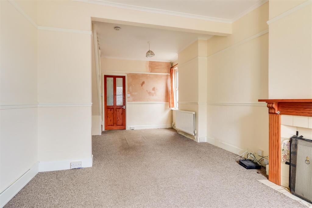 Living / Dining Room (2)