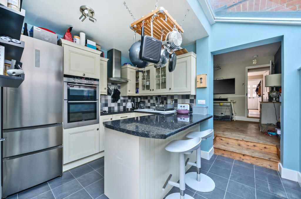 10-682341f52c573-...