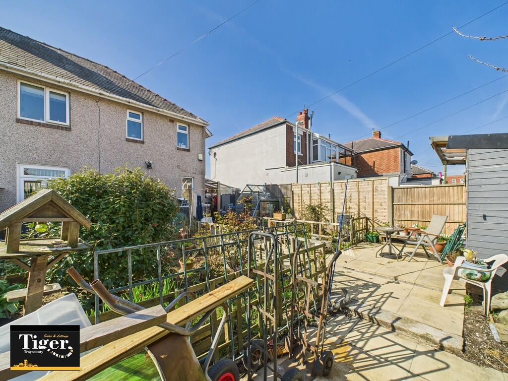 CAM02176G0-PR0526...