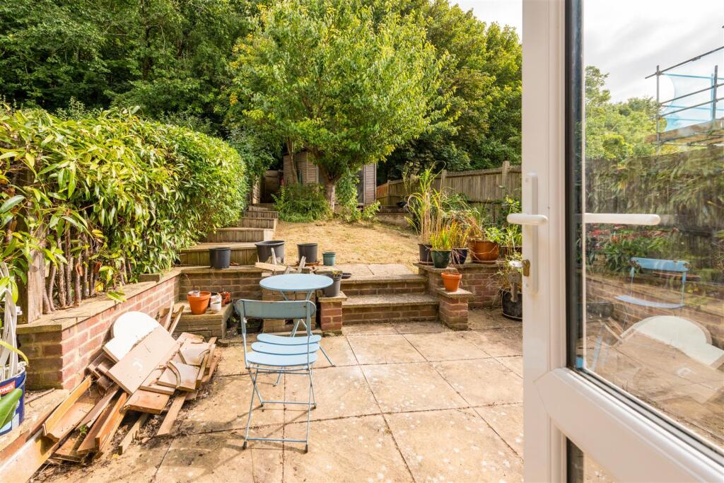 63 Burstead Close-21.jpg