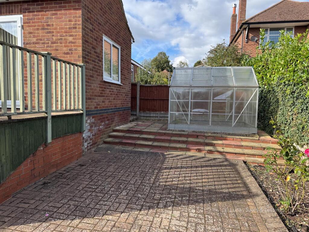 3 Larch Rd Kettering-07.jpg