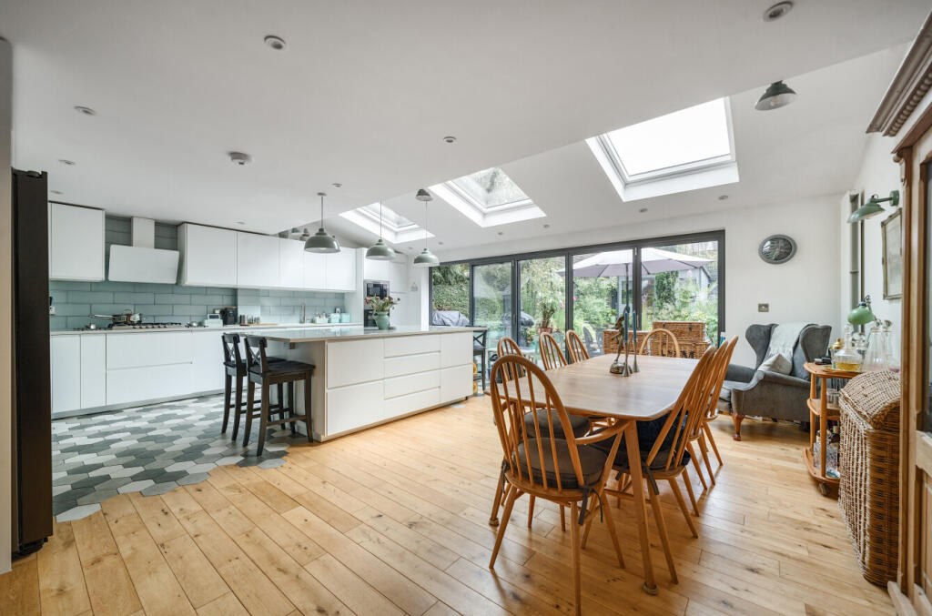 1309429-7-684aee2...