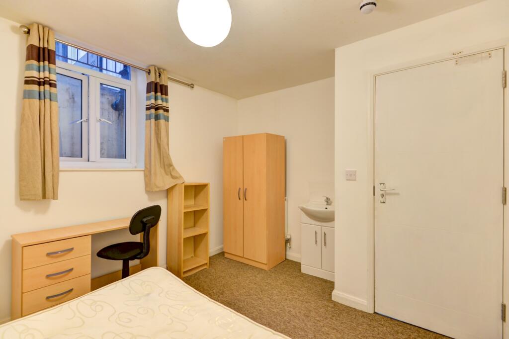 9 Old Shoreham Road bedroom 1