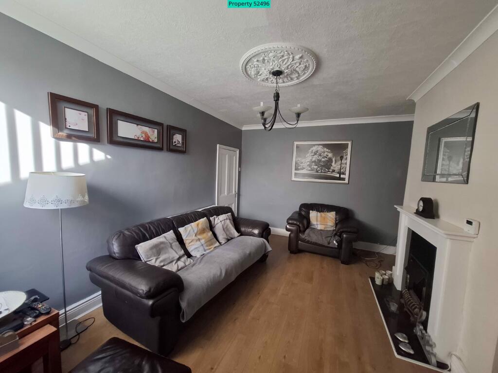 Living Room  15'8 x 12'11 