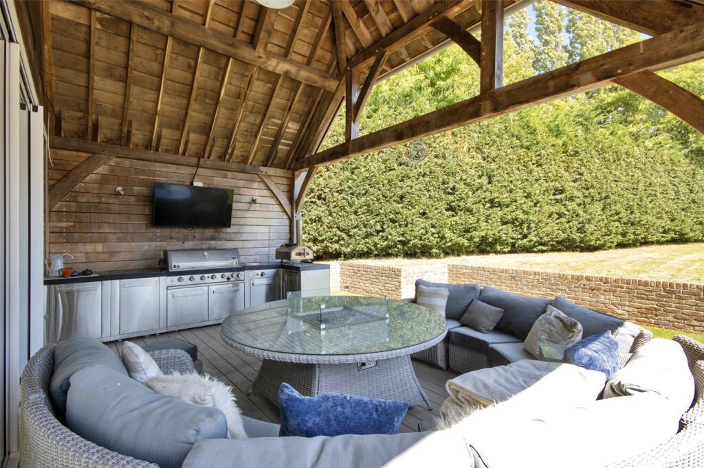 Outdoor Kitchen