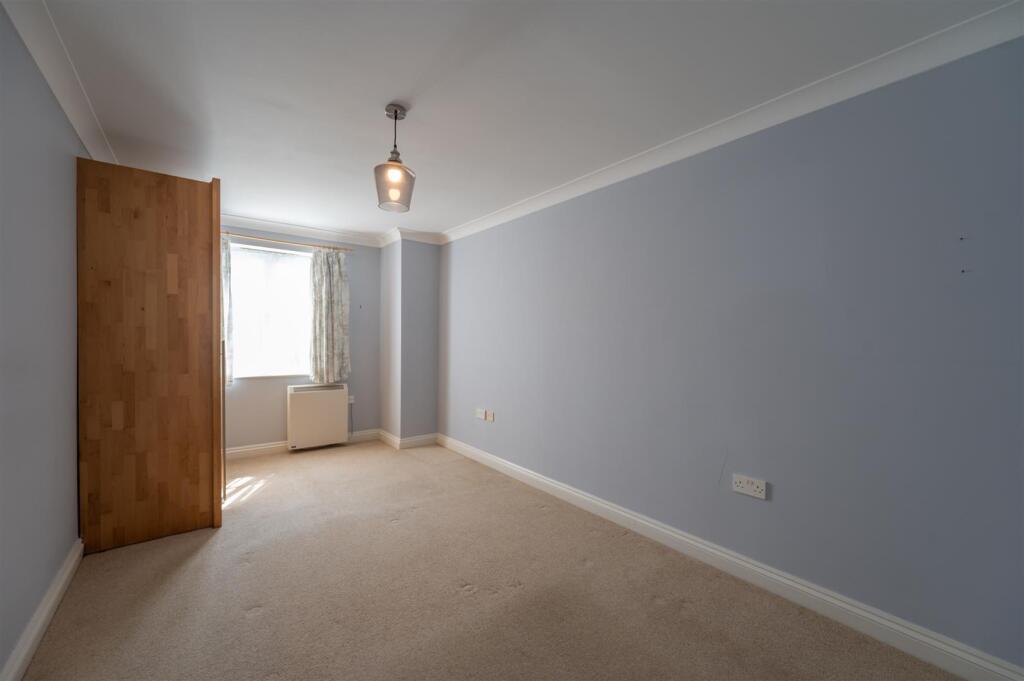 Flat 5 Bank House 25 8.jpg