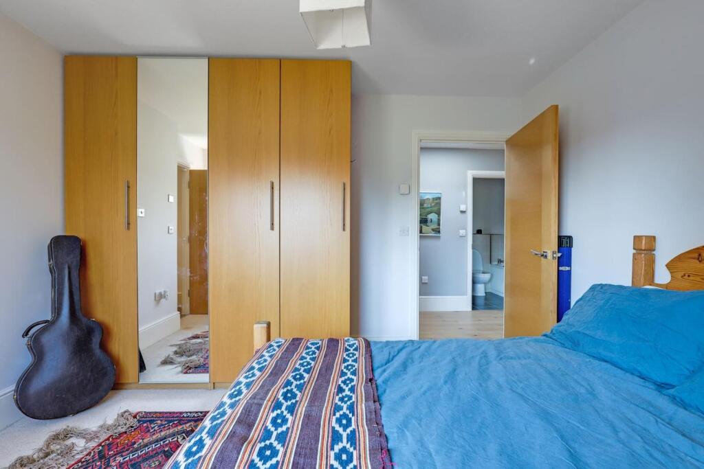 03-3951JHPropWorld - Flat 9, 2-4 Trewsbiry Road -7