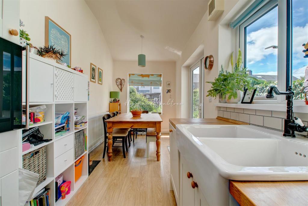 St Agnes, Heath, HernCrabtree, (9).jpg