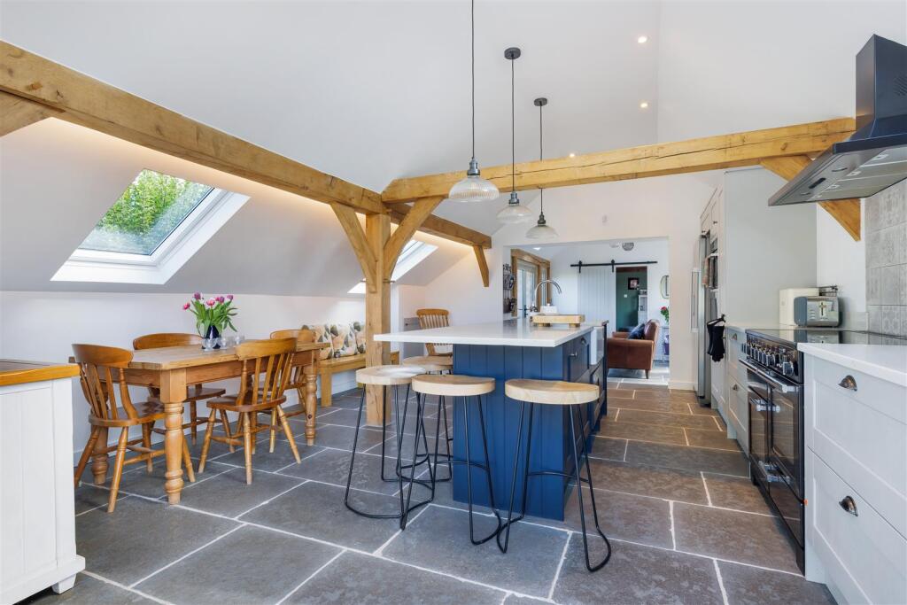 Breakfast/Kitchen/Dining/Family Room